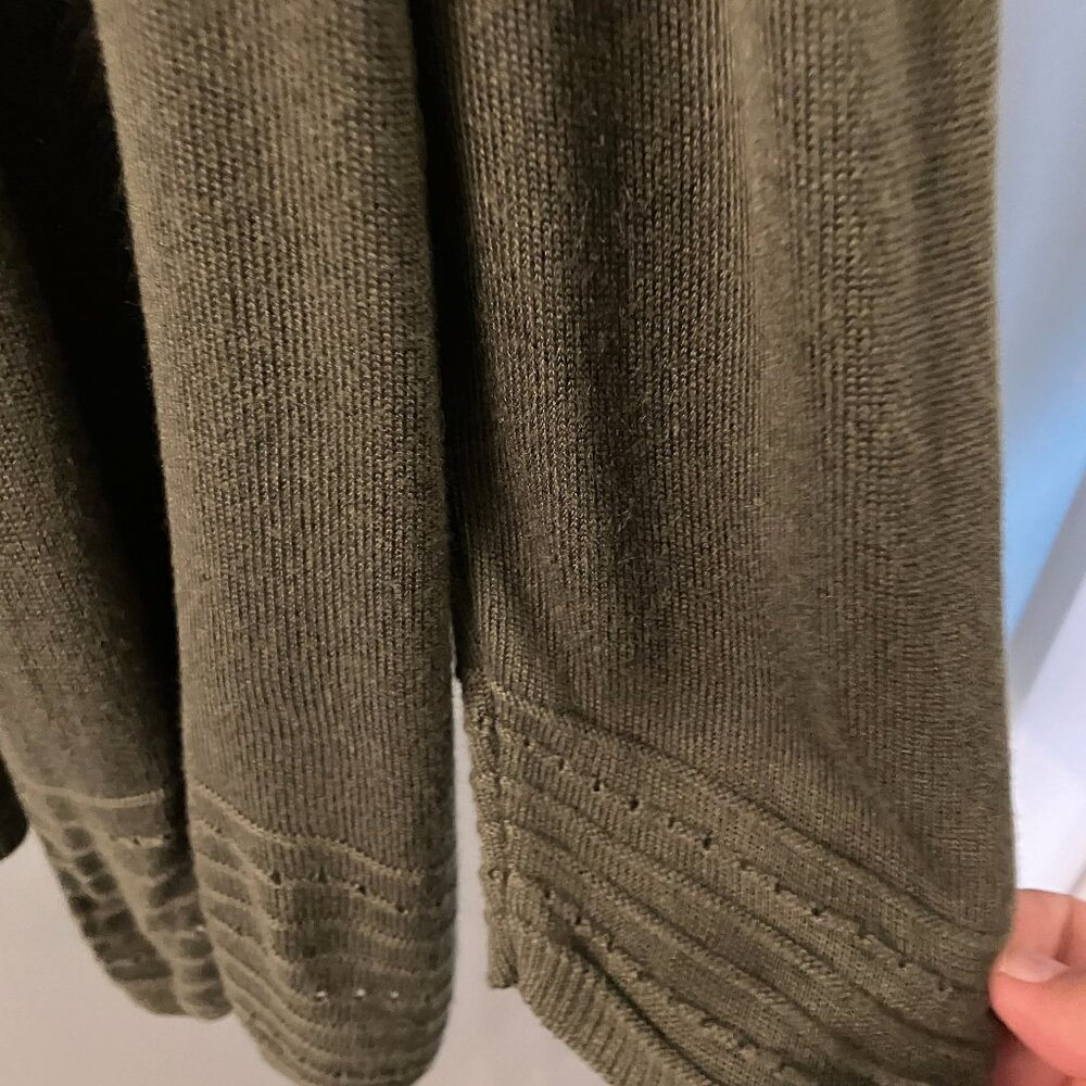 Alfred Dunner Petite Dark Green Long Sleeved Lightweight Cardigan Size PM - Picture 5 of 7